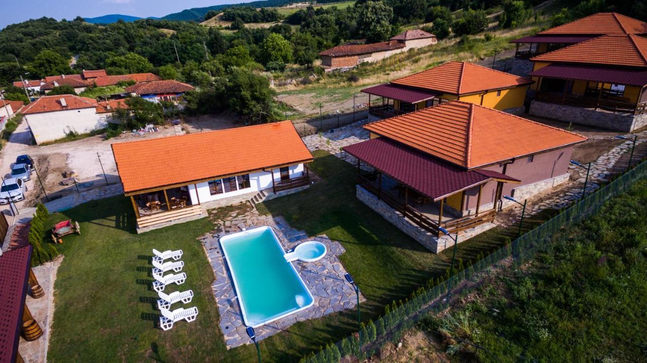 Етно Комплекс "Поп Грую Бански" Banya  Extérieur photo